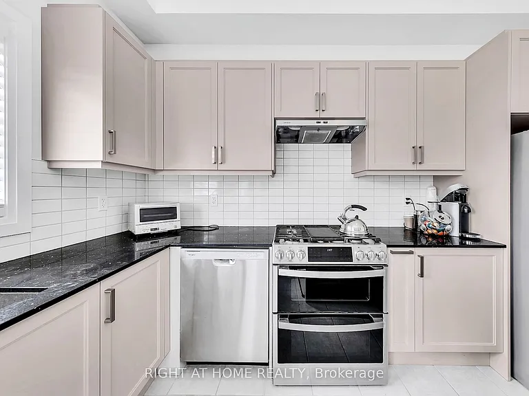 3 Speciosa St #UPPER — Photo 14