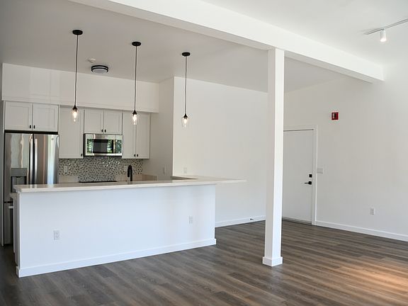4th image of 1365 Boulevard Of The Arts #201