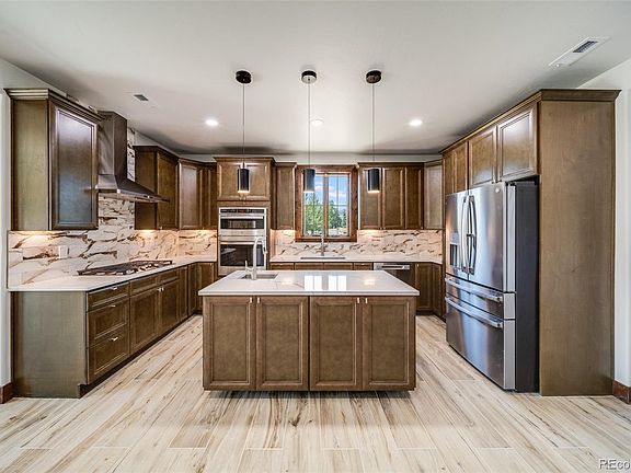 5th image of 817 Saddle Ridge Circle