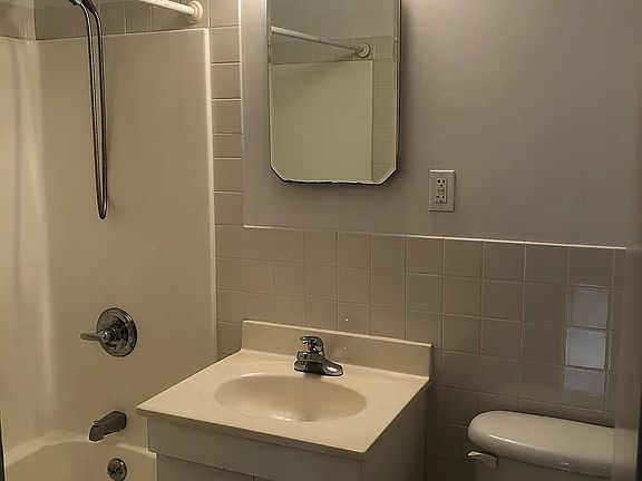 5th image of 410 W 48th St #57