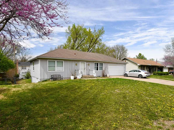 1533 SW McAlister Ave, Topeka, KS 66604