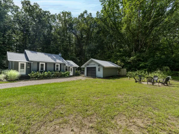 3076 Old Allegan Rd, Fennville, MI 49408