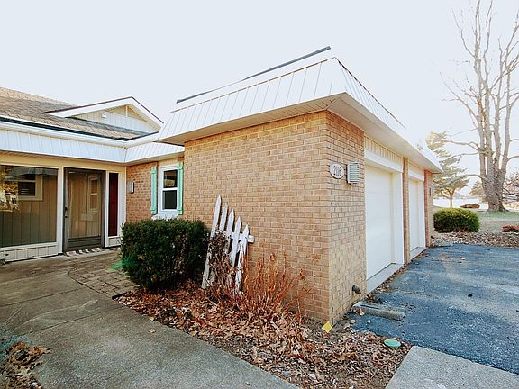 3rd image of 2116 E Lakewood Street