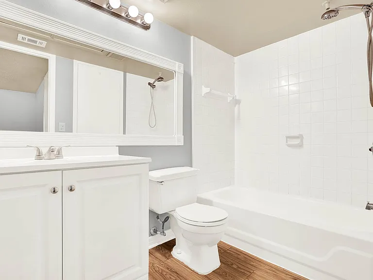 345 Lakepointe Dr #304 — Photo 15