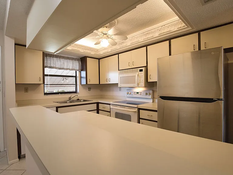 927 Capri Isles Blvd #8 — Photo 5