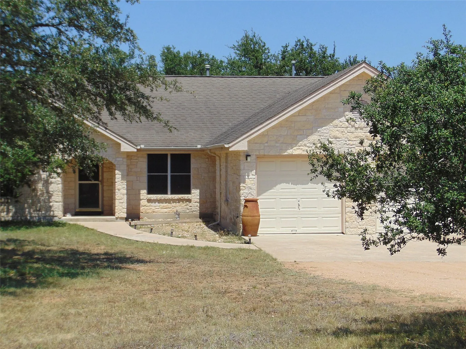 3 bed, 2.5 bath, 1842 sqft, $2,550 — Photo 2