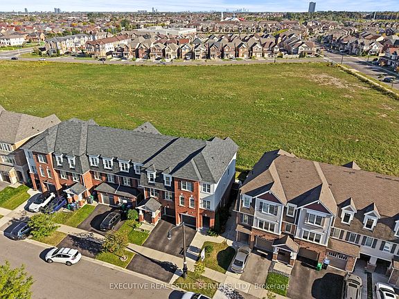 2nd image of 98 Bannister Cres