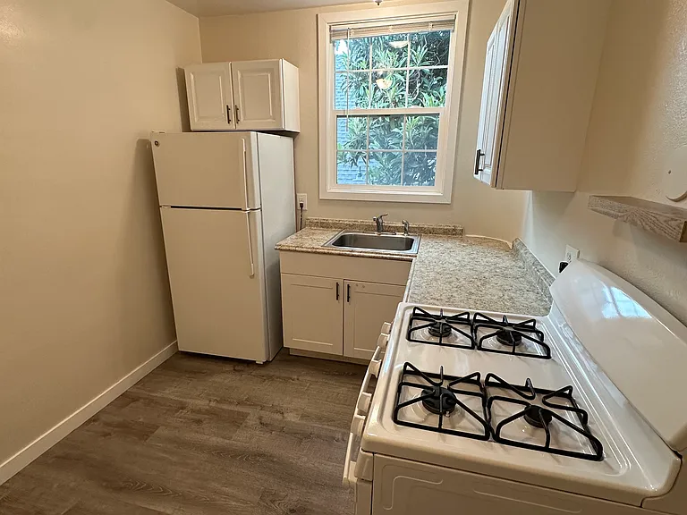 2201 El Dorado St #B — Photo 16