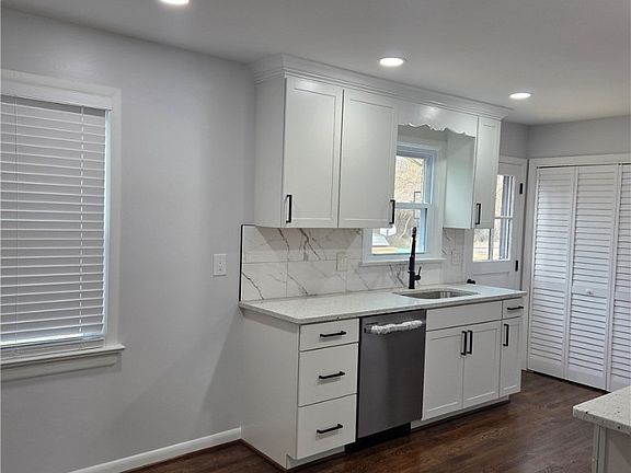 4th image of 5505 Euclid Ave