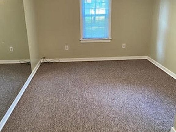 5th image of 1010 Oak Dr