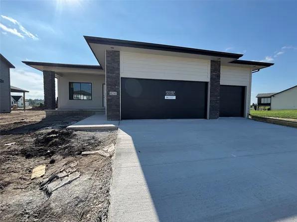 8210 Buckley Ct, Johnston, IA 50131