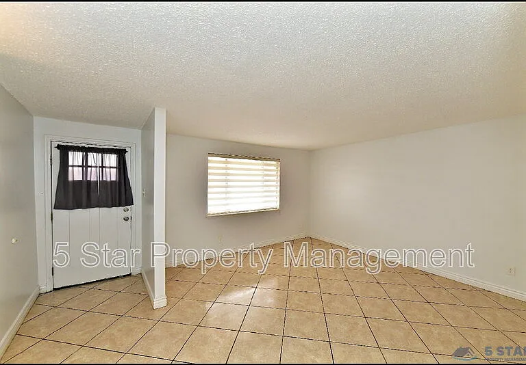 10565 Murphy St — Photo 6