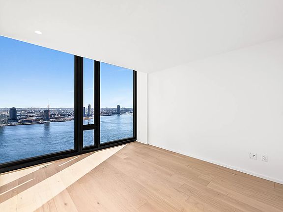 4th image of 695 1st Ave #39D