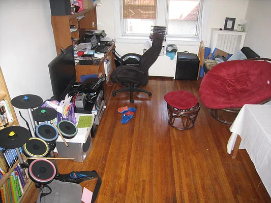 Rented by Alexiou Realty | media 11