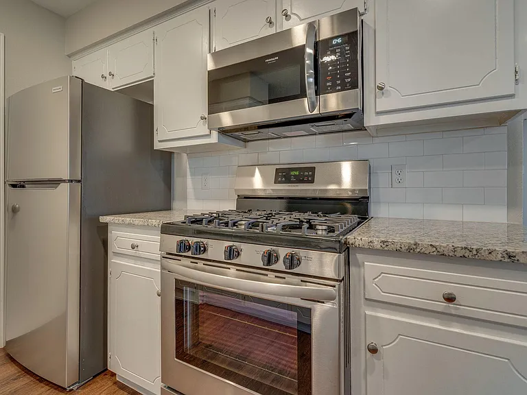 1233 Cordell St — Photo 1