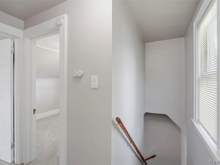 735 E Maxlow Ave — Photo 14