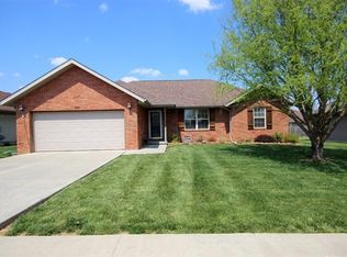 889 W Pembrook Ave, Nixa, MO 65714