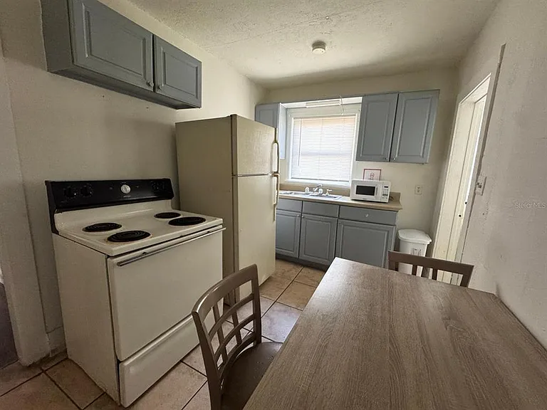 728 Columbia St — Photo 13