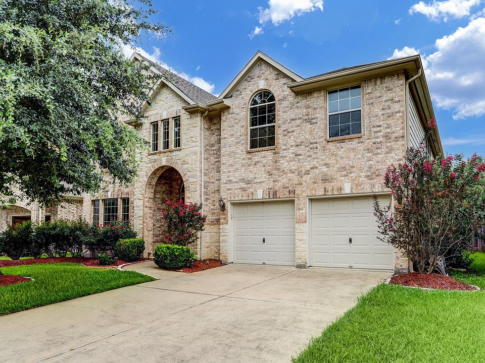 1st image of 26730 Wolfs Hill Ln