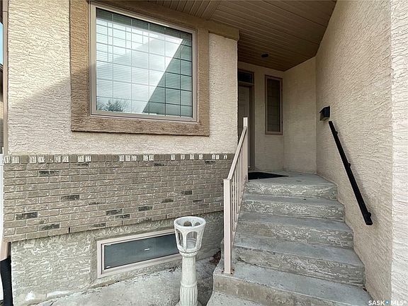 3rd image of 64 Stapleford Cres