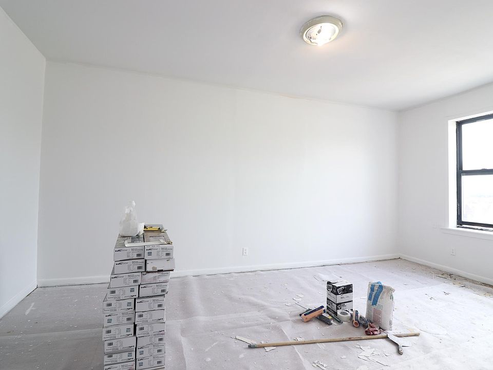 2nd image of 1098 Croes Ave #3C