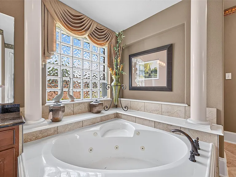9735 Lansing Meadows Dr — Photo 25