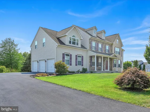 188 Meadowside Dr, Douglassville, PA 19518