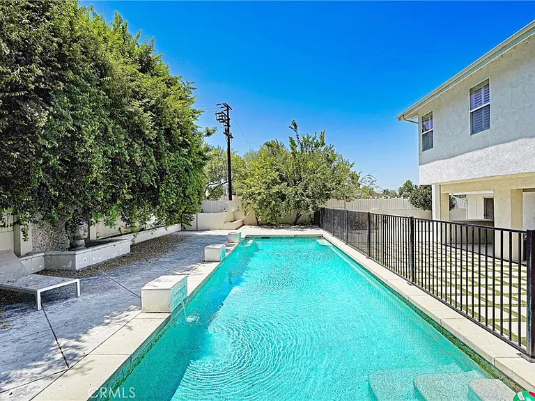 22450 Collins St — Photo 70