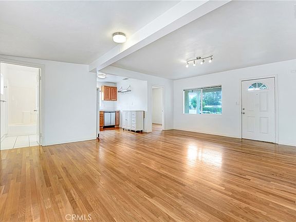 3rd image of 5759 Hazeltine Ave