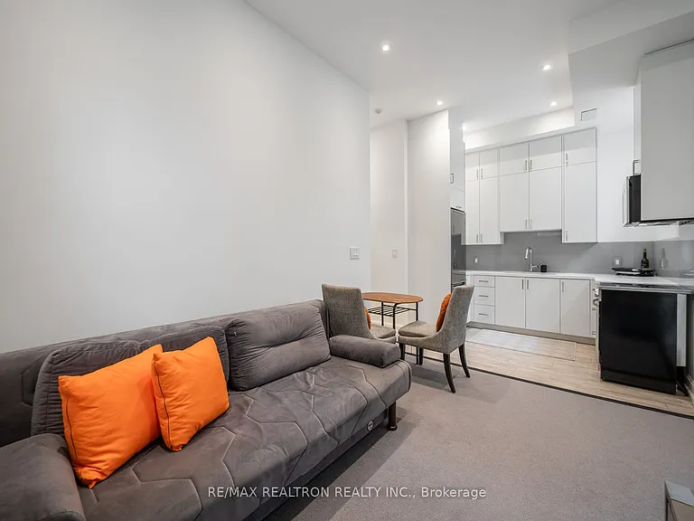 10 Katherine Rd #LOWER — Photo 17