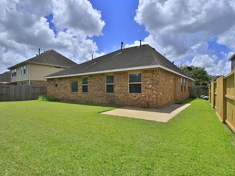 271 Westwood Dr — Photo 40