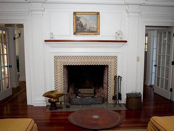 Livingroom fireplace