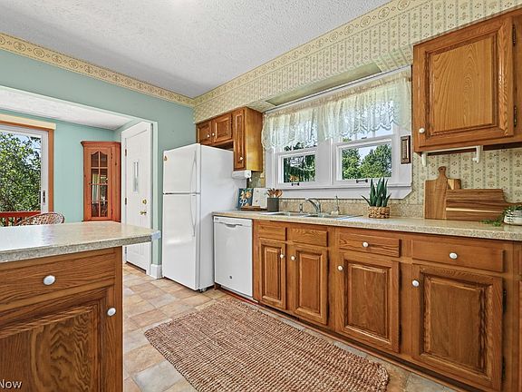 4th image of 10201 McCallum Ave NE