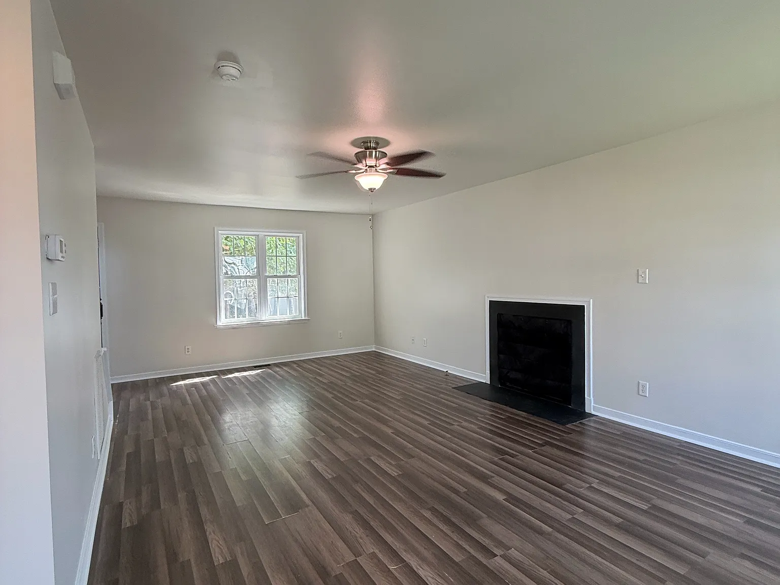 4 bed, 2.5 bath, 2182 sqft, $2,450 — Photo 2