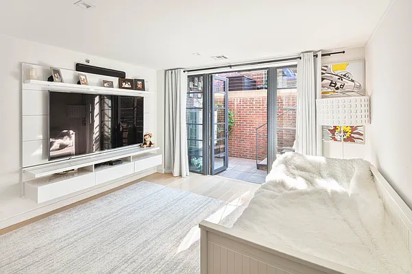 Sold by Compass | media 22