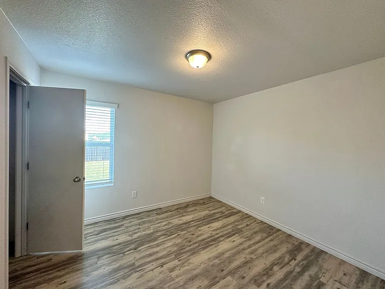 1825 Clovis Dr — Photo 21