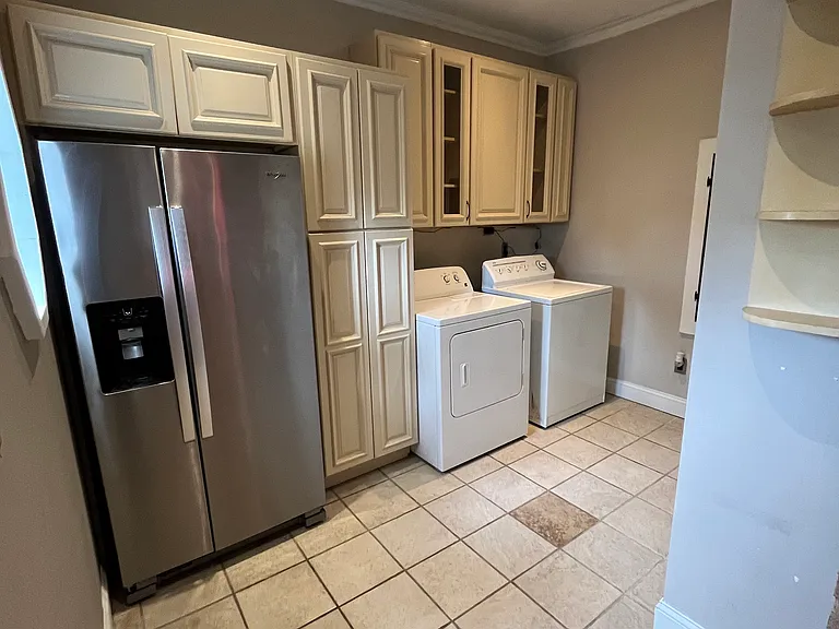 2263 Gilmore St — Photo 16