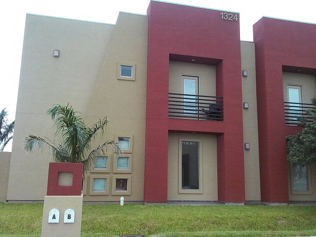 1st image of 1324 Camellia Ave #B