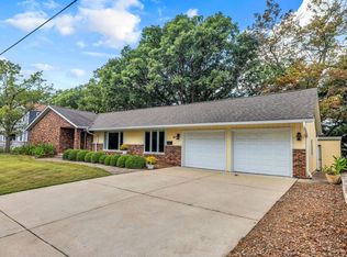 24 Oak Ridge Dr, Decatur, IL 62521