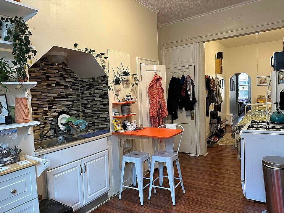 1st image of 35 Montrose Ave APT 2R