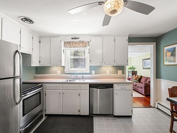 5th image of 242 Burgess Ave