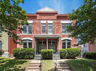 2823 Henrietta Pl, Saint Louis, MO 63104