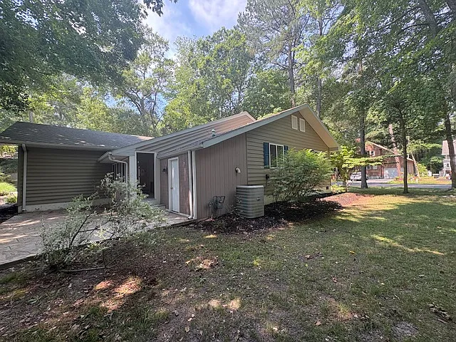 51 Newport Dr — Photo 15