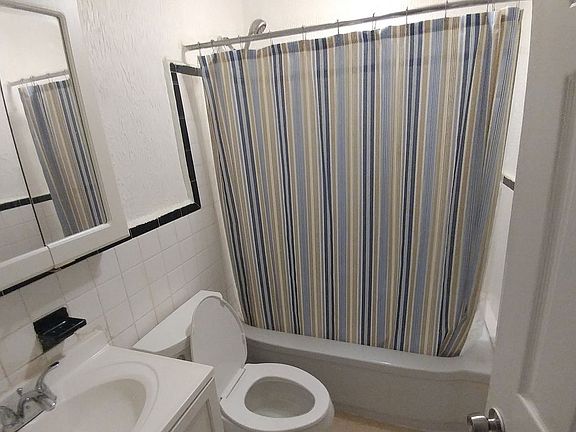 3rd image of 2416 21st Ave #2