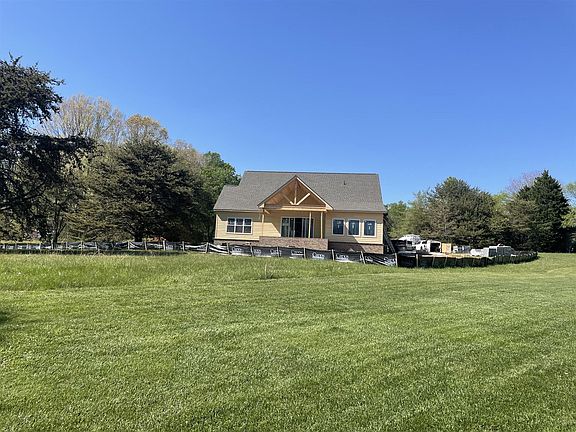 5th image of 174 Cross Harbour Dr