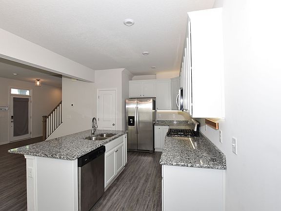 5th image of 604 Revival Ln
