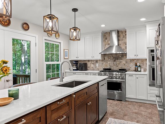 4th image of 64 Whispering Pines Dr