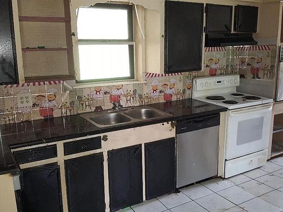 4th image of 9228 Seaway Dr