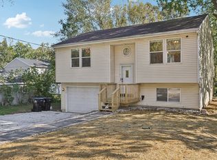 5114 Lear St, Wonder Lake, IL 60097