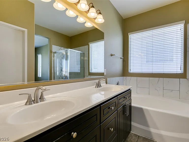 5928 Attavilla Dr — Photo 37